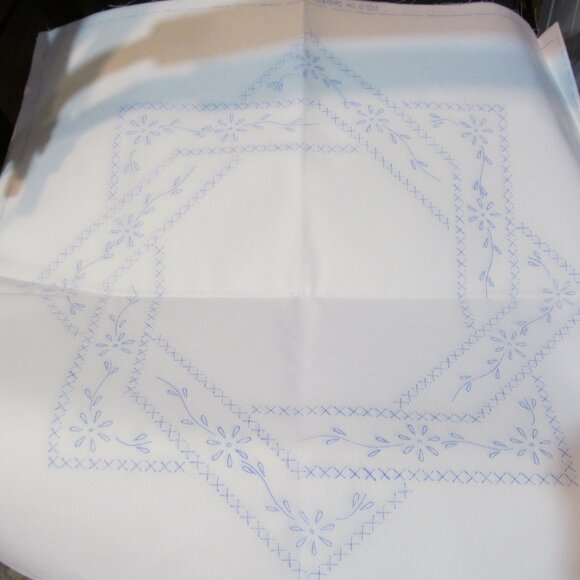 Jack Dempsey Needle Art White Quilt Blocks Lazy Daisy One Set of Six 18 X 18 NEW - Picture 3 of 11